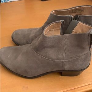 Vionic Greige ankle boots
